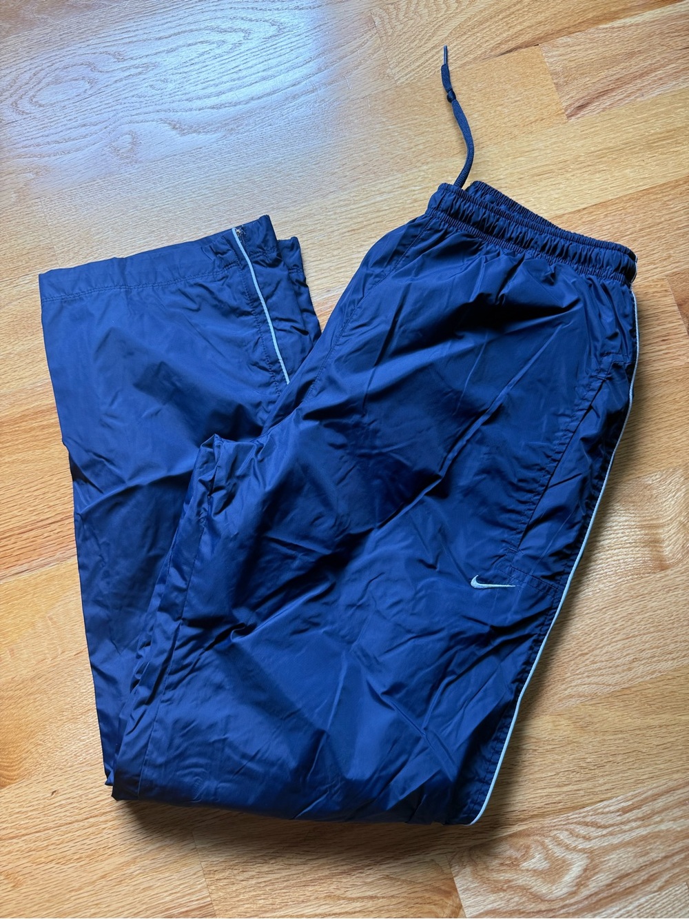 Nike Men's Navy Blue Windbreaker Joggers with White Piping